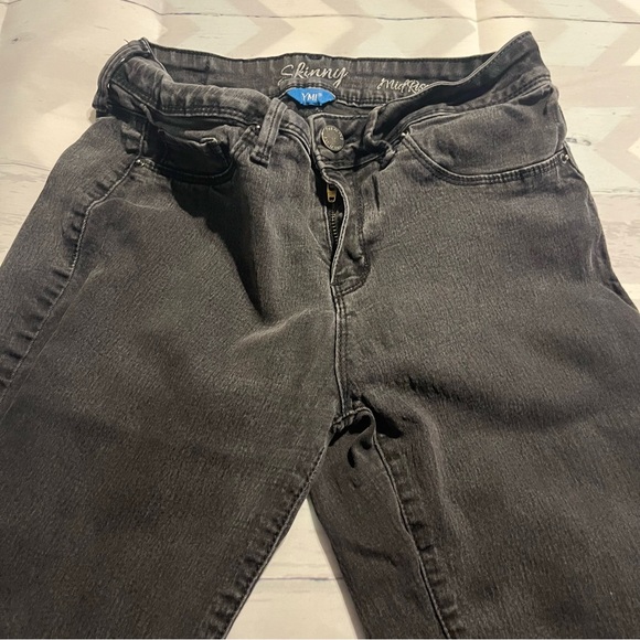 Black YMI Skinny Mid Rise Stretch Jeans, Size 9 Discoloration on back see photos - Picture 5 of 11